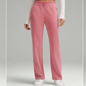 Lululemon Softstreme High-Rise Pants
Brier Rose